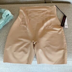 COMMANDO Luxe Control High Waist short, beige, size L, NWT